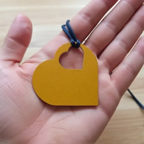 Կաշվե կախազարդ lc25072