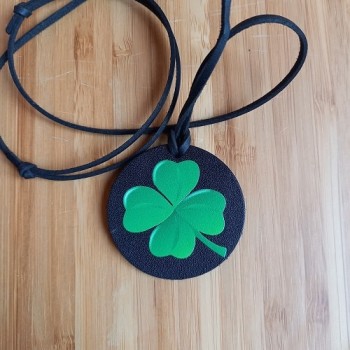 Կաշվե կախազարդ lc25002