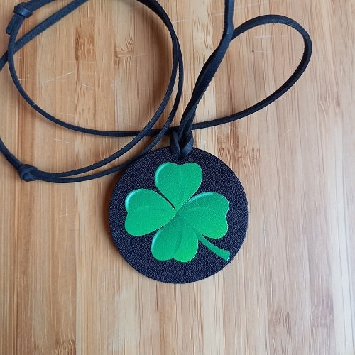 Կաշվե կախազարդ lc25002