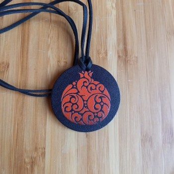 Կաշվե կախազարդ lc25003