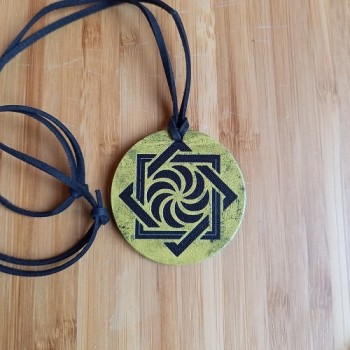 Կաշվե կախազարդ lc25004