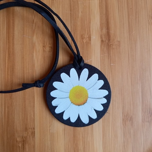 Կաշվե կախազարդ lc25006