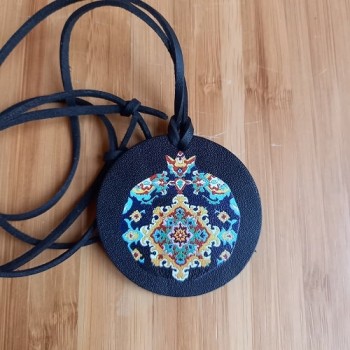 Կաշվե կախազարդ lc25007