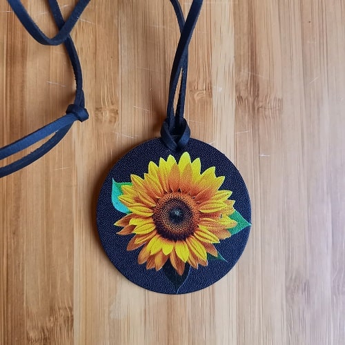 Կաշվե կախազարդ lc25008