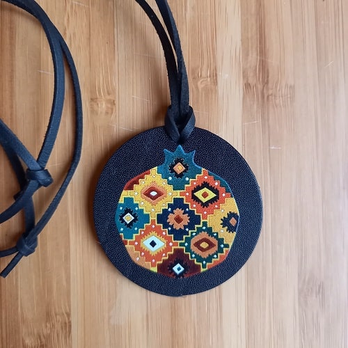 Կաշվե կախազարդ lc25010