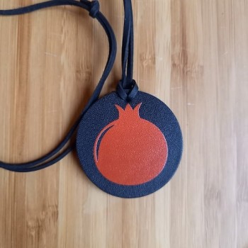 Կաշվե կախազարդ lc25011