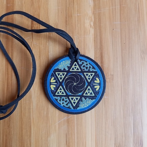 Կաշվե կախազարդ lc25015