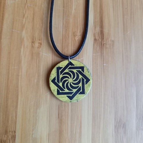 Կաշվե կախազարդ lc25017