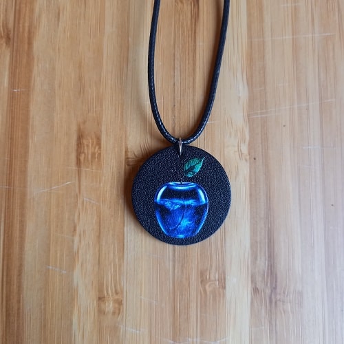 Կաշվե կախազարդ lc25021