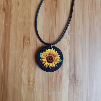 Կաշվե կախազարդ lc25022