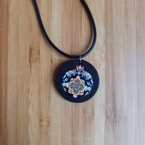 Կաշվե կախազարդ lc25023