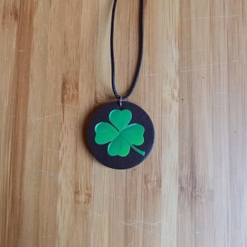 Կաշվե կախազարդ lc25024