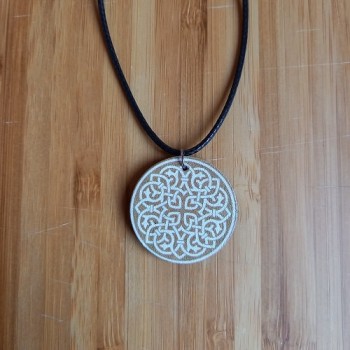 Կաշվե կախազարդ lc25025