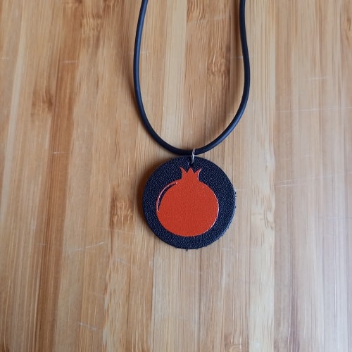 Կաշվե կախազարդ lc25027