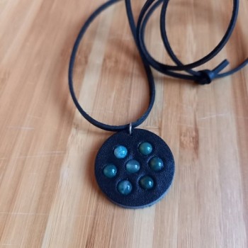 Կաշվե կախազարդ lc25031