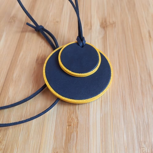 Կաշվե կախազարդ lc25034