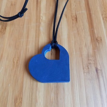 Կաշվե կախազարդ lc25040