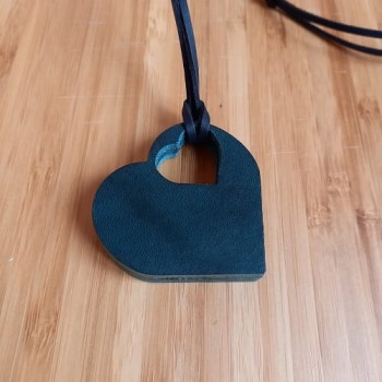 Կաշվե կախազարդ lc25042