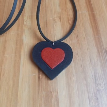 Կաշվե կախազարդ lc25044