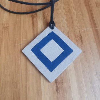 Կաշվե կախազարդ lc25049