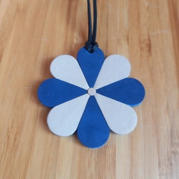 Կաշվե կախազարդ lc25057