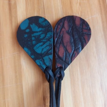 Կաշվե կախազարդ lc25059