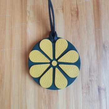 Կաշվե կախազարդ lc25060