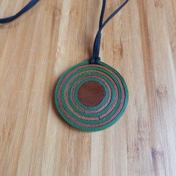 Կաշվե կախազարդ lc25061