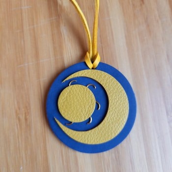 Կաշվե կախազարդ lc25063