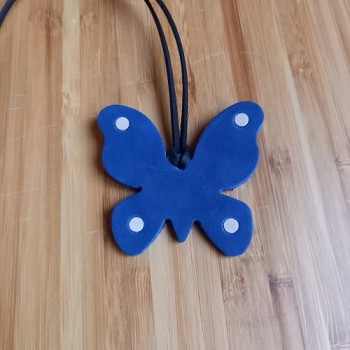 Կաշվե կախազարդ lc25065