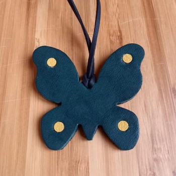 Կաշվե կախազարդ lc25067