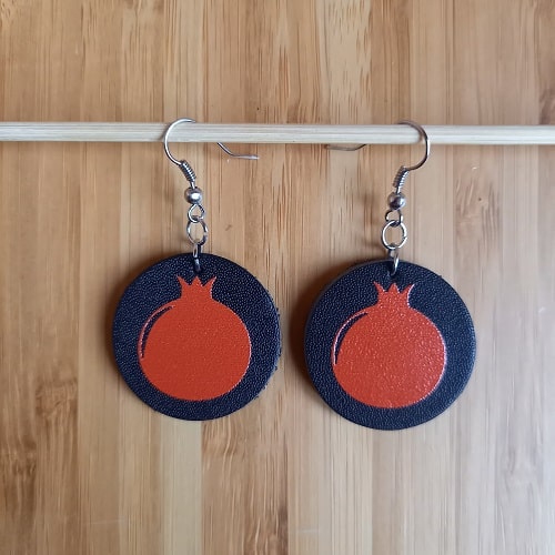 Կաշվե ականջօղ le25011