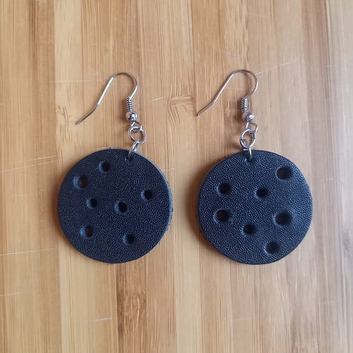 Կաշվե ականջօղ le25018