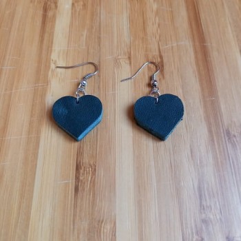 Կաշվե ականջօղ le25021