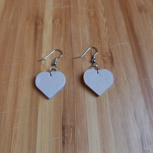 Կաշվե ականջօղ le25022