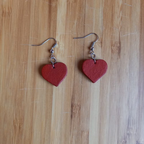 Կաշվե ականջօղ le25024