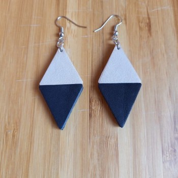 Կաշվե ականջօղ le25026