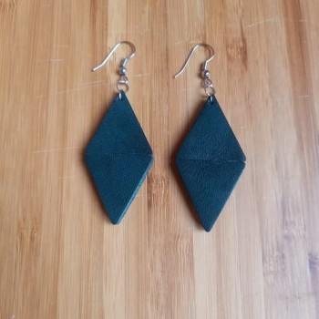 Կաշվե ականջօղ le25041