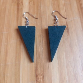 Կաշվե ականջօղ le25045