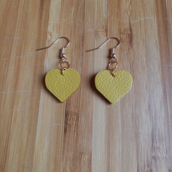 Կաշվե ականջօղ le25050